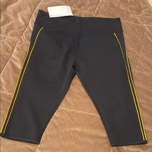 Fabletics polar Crop Leggings women’s Large size 10/12 NWT